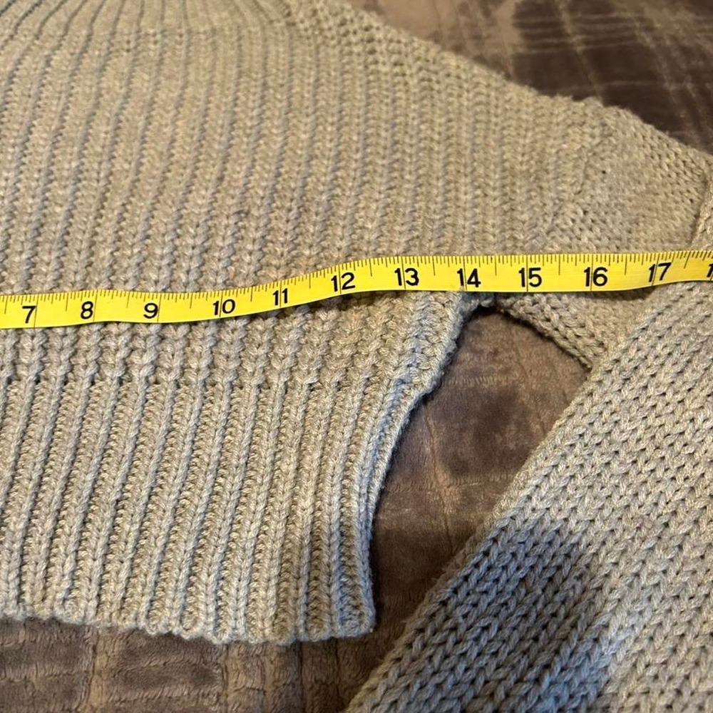 sweater - Picture 3 of 3
